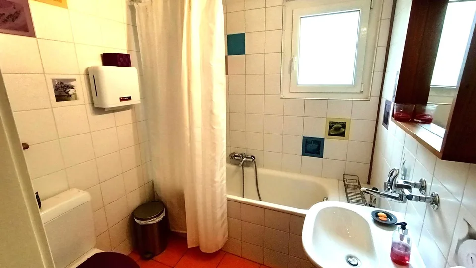 Schöne Villa mit 2 Wohnungen und Erweiterungspotenzial – Foto 14 von 21