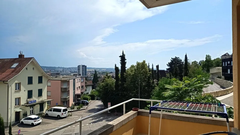 Schöne Villa mit 2 Wohnungen und Erweiterungspotenzial – Foto 2 von 21