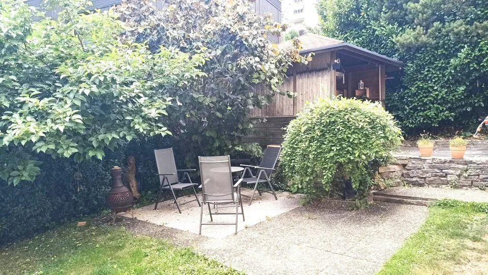 Schöne Villa mit 2 Wohnungen und Erweiterungspotenzial – Foto 17 von 21