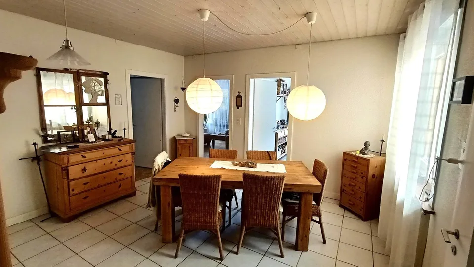 Schöne Villa mit 2 Wohnungen und Erweiterungspotenzial – Foto 4 von 21