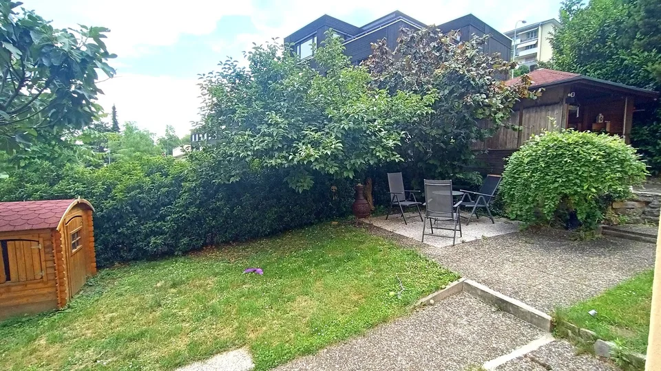 Schöne Villa mit 2 Wohnungen und Erweiterungspotenzial – Foto 16 von 21