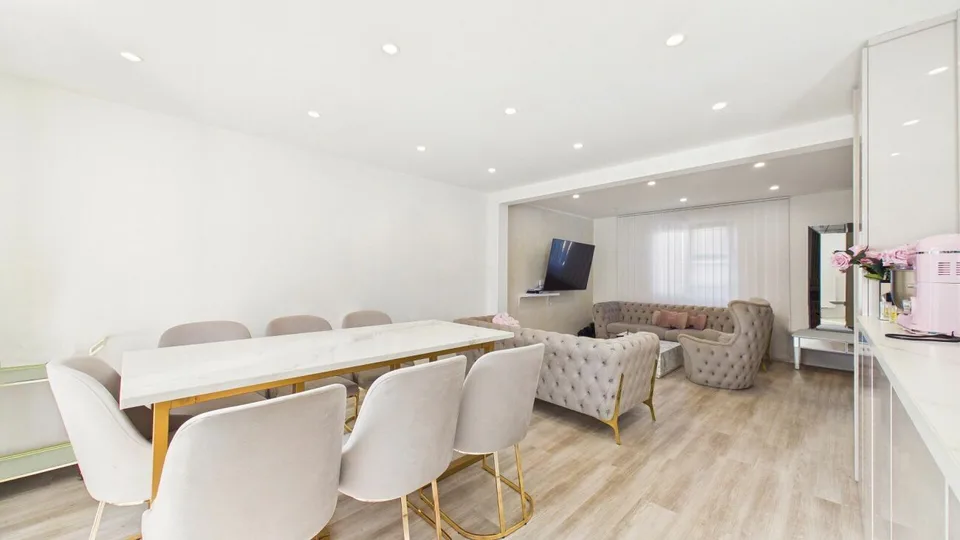 Modernisiertes 4.5-Zimmer-Reihenhaus mit viel Platz auf vier Etagen – Foto 5 von 12