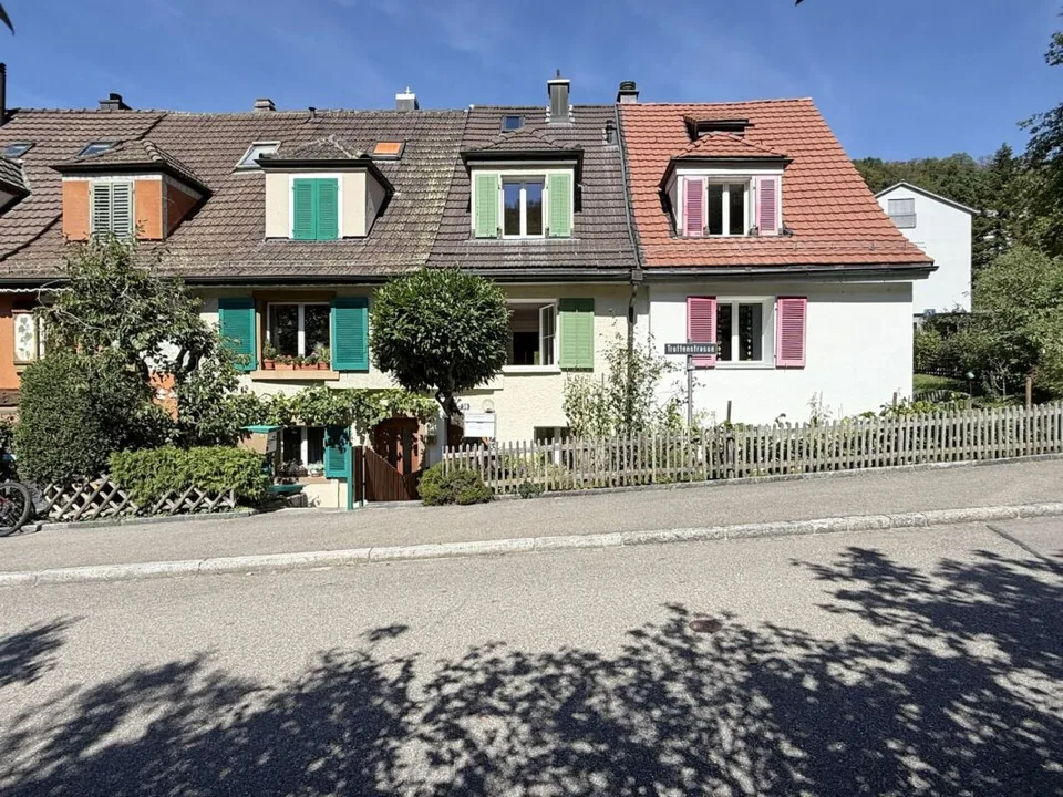 In un ensemble storico: casa a schiera di 3,5 / 4,5 locali in una posizione molto attraente – foto 3 di 10