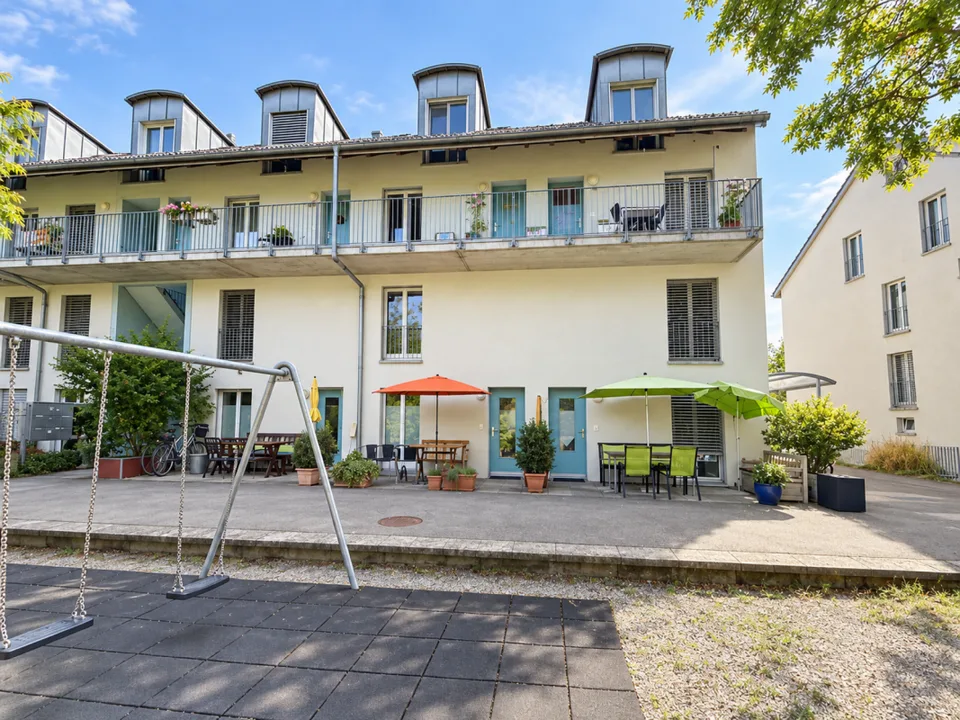 Central, quiet, sunny, and top-floor: Charming maisonette apartment with underground parking included – photo 12 of 12