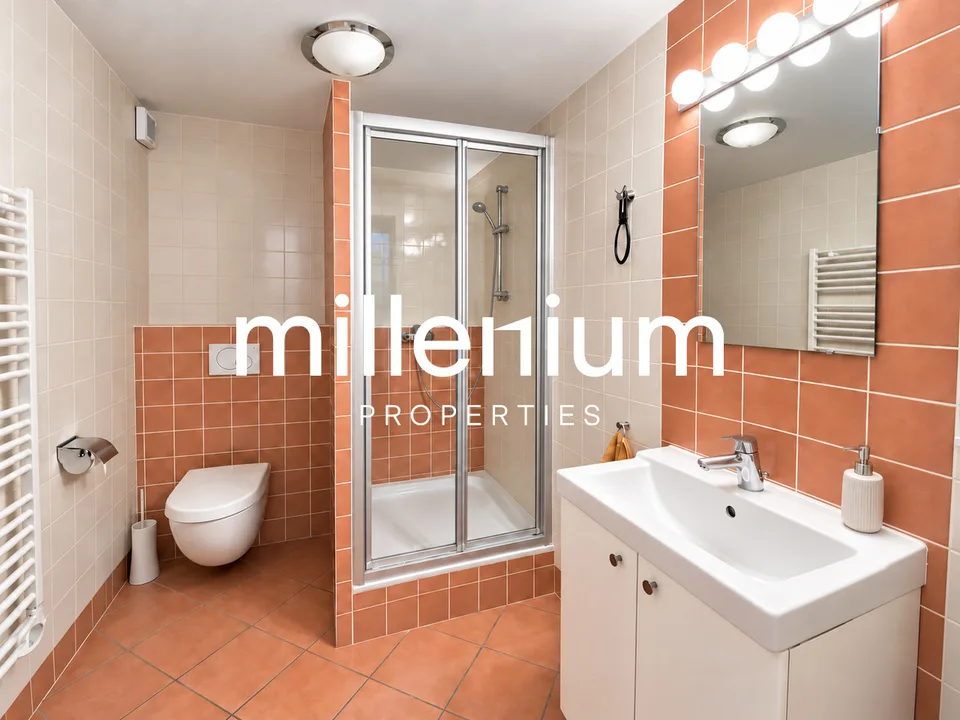 Maison contemporaine semi meublée avec jardin et studio indépendant – Foto 8 von 10