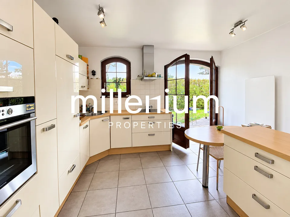 Maison contemporaine semi meublée avec jardin et studio indépendant – Foto 5 von 10