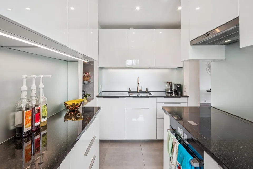 Casa unifamiliare di 5,5 locali, completamente ristrutturata, con piscina e giardino – foto 4 di 11