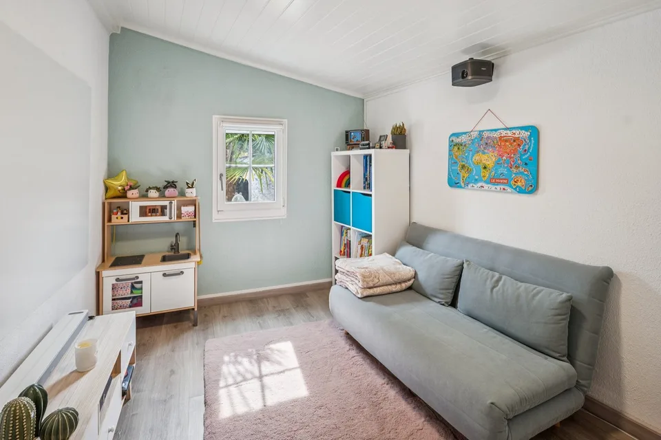 Casa unifamiliare di 5,5 locali, completamente ristrutturata, con piscina e giardino – foto 6 di 11