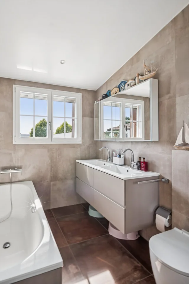 Casa unifamiliare di 5,5 locali, completamente ristrutturata, con piscina e giardino – foto 10 di 11