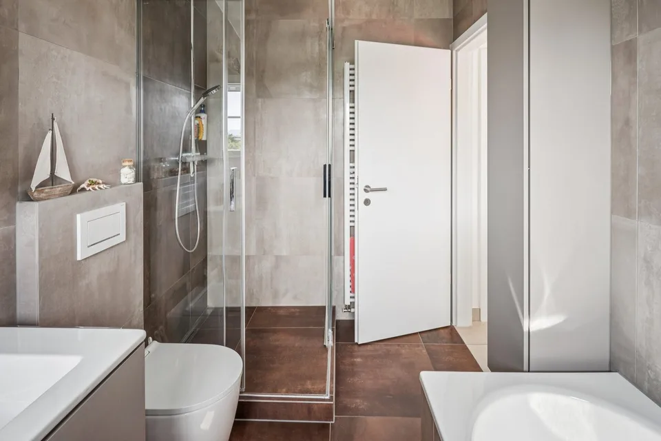 Casa unifamiliare di 5,5 locali, completamente ristrutturata, con piscina e giardino – foto 9 di 11