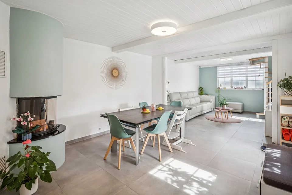Casa unifamiliare di 5,5 locali, completamente ristrutturata, con piscina e giardino – foto 3 di 11