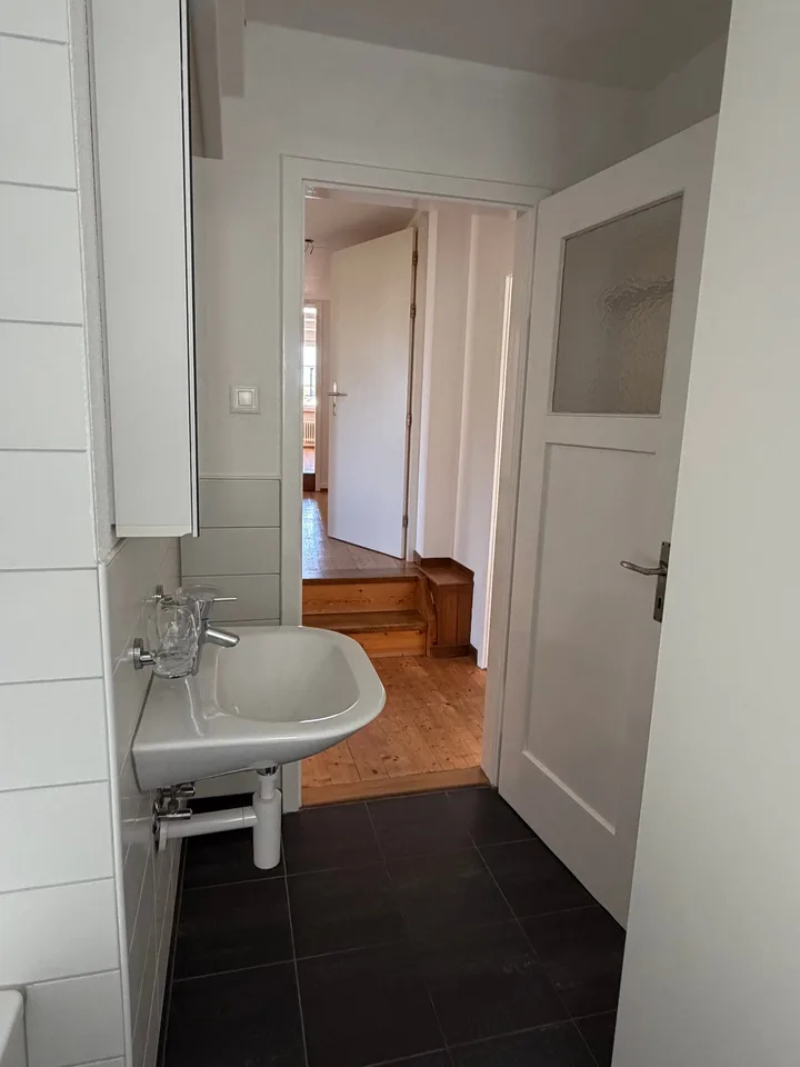 Incantevole appartamento di 4 locali in un edificio storico con balcone in Albrechts-Platz a Rheinfelden – foto 10 di 12