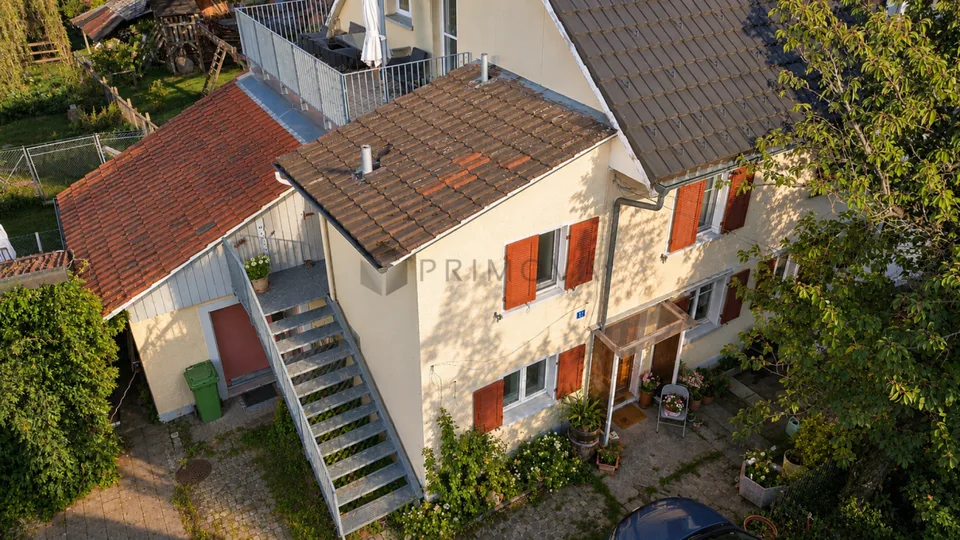 Casa bifamiliare modernizzata con riserva di terreno edificabile – foto 2 di 16