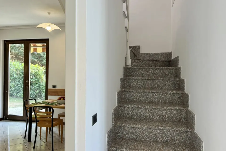 Accogliente casa unifamiliare (villetta bifamiliare) con una splendida vista sul lago – foto 16 di 29