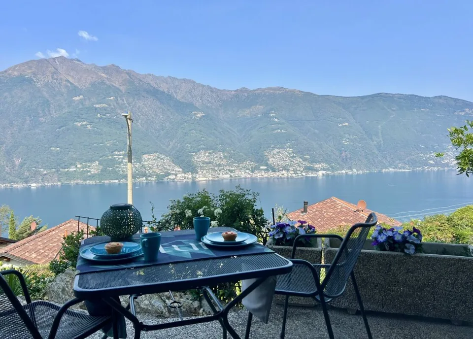 Accogliente casa unifamiliare (villetta bifamiliare) con una splendida vista sul lago – foto 2 di 29