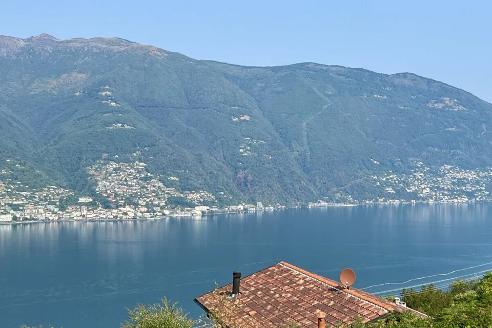 Accogliente casa unifamiliare (villetta bifamiliare) con una splendida vista sul lago – foto 14 di 29