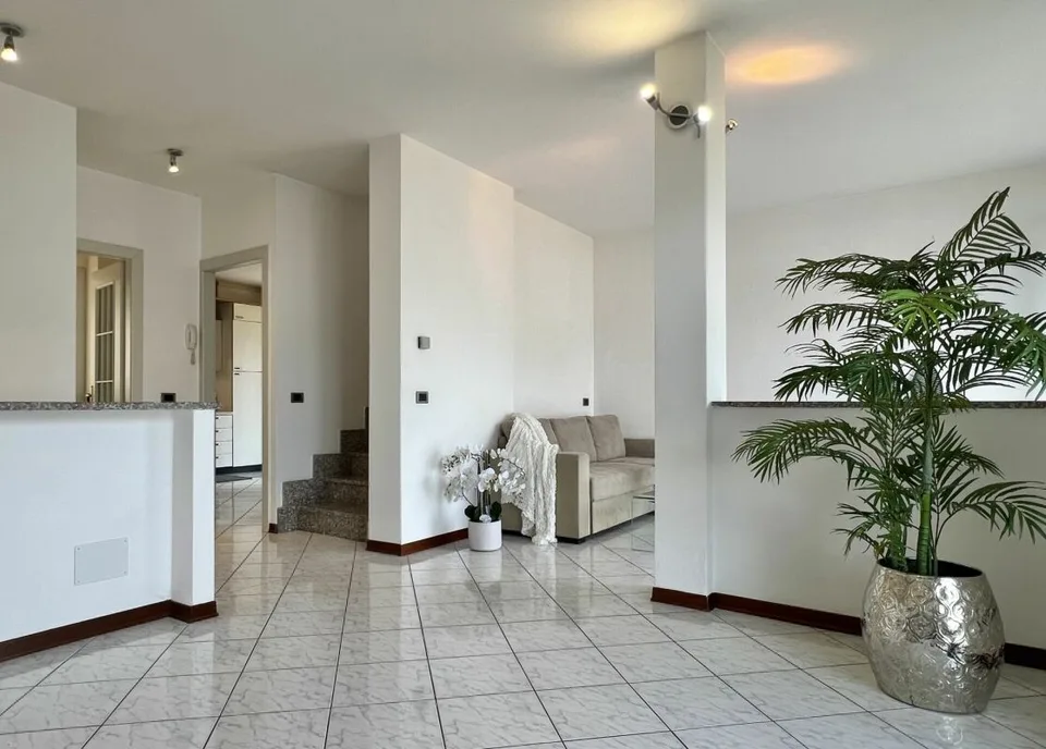 Accogliente casa unifamiliare (villetta bifamiliare) con una splendida vista sul lago – foto 8 di 29