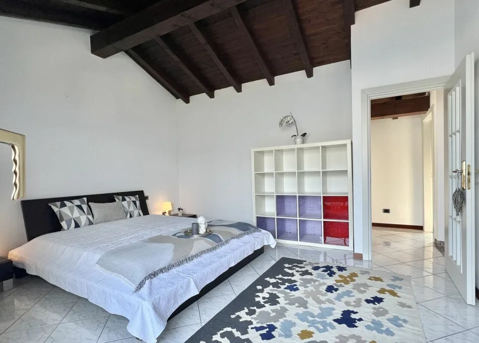 Accogliente casa unifamiliare (villetta bifamiliare) con una splendida vista sul lago – foto 21 di 29