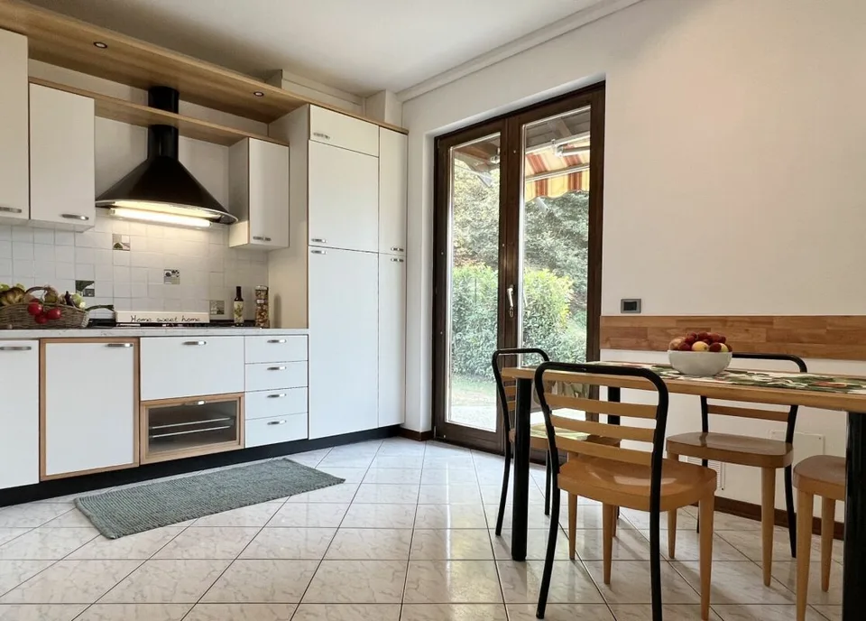 Accogliente casa unifamiliare (villetta bifamiliare) con una splendida vista sul lago – foto 12 di 29