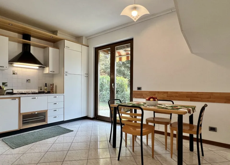 Accogliente casa unifamiliare (villetta bifamiliare) con una splendida vista sul lago – foto 29 di 29
