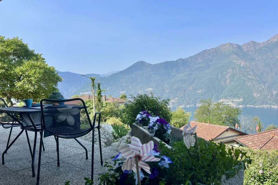 Accogliente casa unifamiliare (villetta bifamiliare) con una splendida vista sul lago – foto 6 di 29