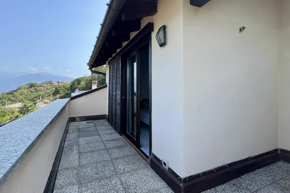 Accogliente casa unifamiliare (villetta bifamiliare) con una splendida vista sul lago – foto 22 di 29