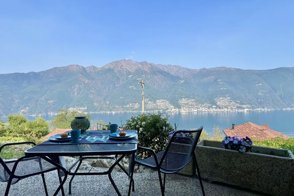 Accogliente casa unifamiliare (villetta bifamiliare) con una splendida vista sul lago – foto 28 di 29