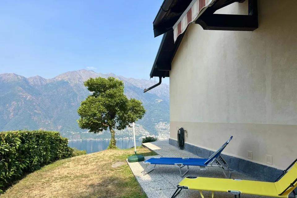 Accogliente casa unifamiliare (villetta bifamiliare) con una splendida vista sul lago – foto 13 di 29