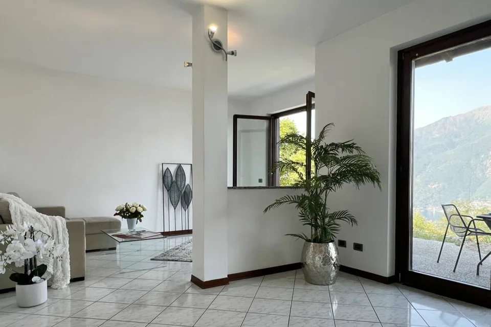 Accogliente casa unifamiliare (villetta bifamiliare) con una splendida vista sul lago – foto 26 di 29