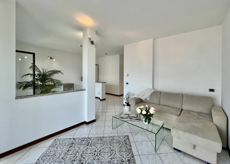 Accogliente casa unifamiliare (villetta bifamiliare) con una splendida vista sul lago – foto 3 di 29