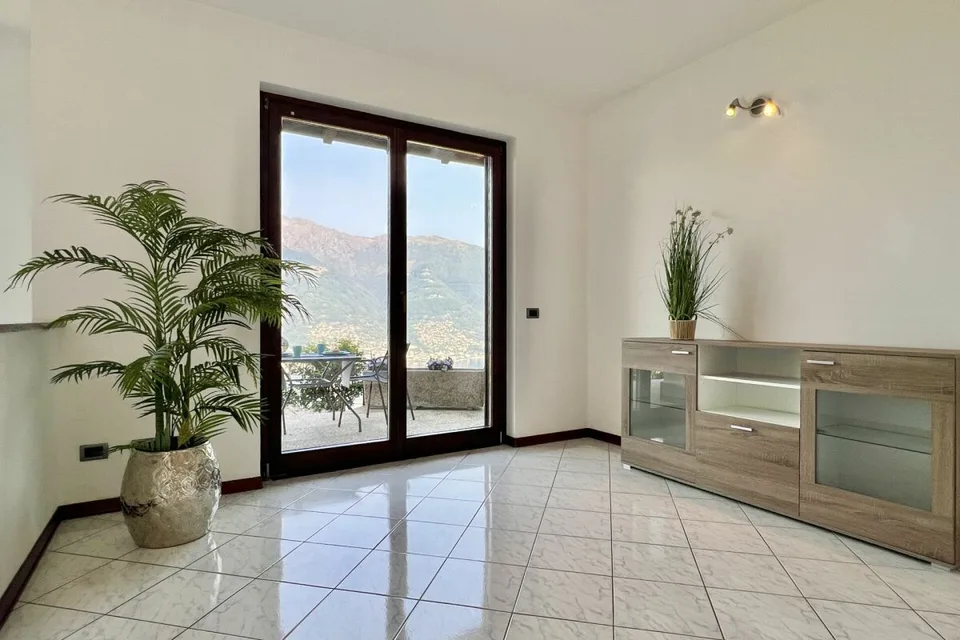 Accogliente casa unifamiliare (villetta bifamiliare) con una splendida vista sul lago – foto 5 di 29
