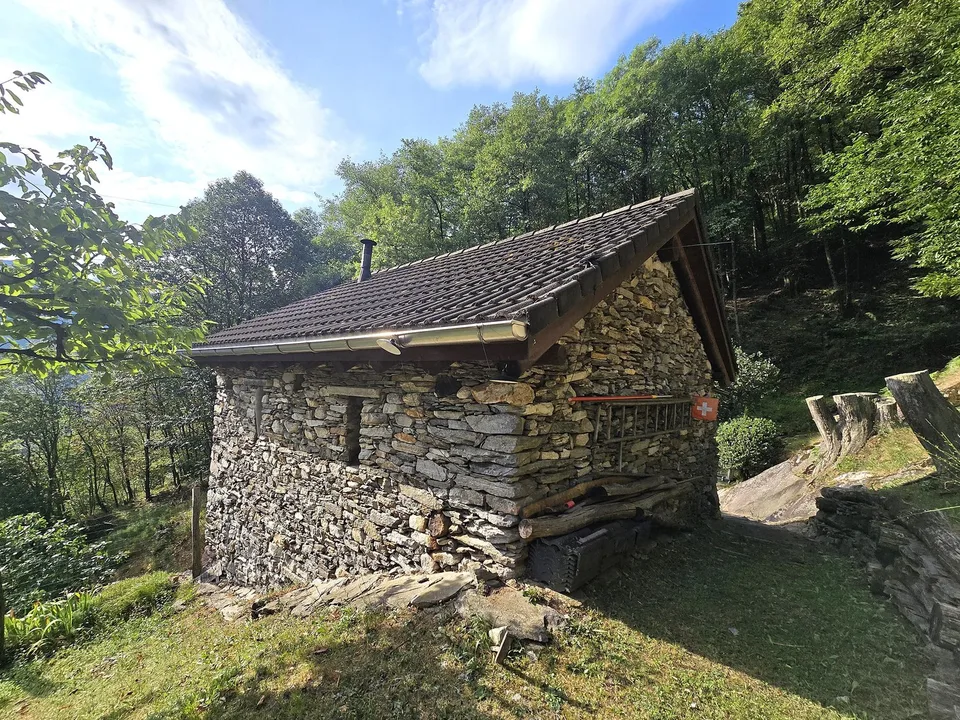 Rustico und Grotto mit grossem Grundstück und schöner Aussicht – photo 3 of 26