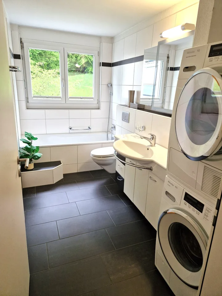 Appartement attractif de 4,5 pièces avec balcon et espace hobby/laverie privé – photo 11 sur 30