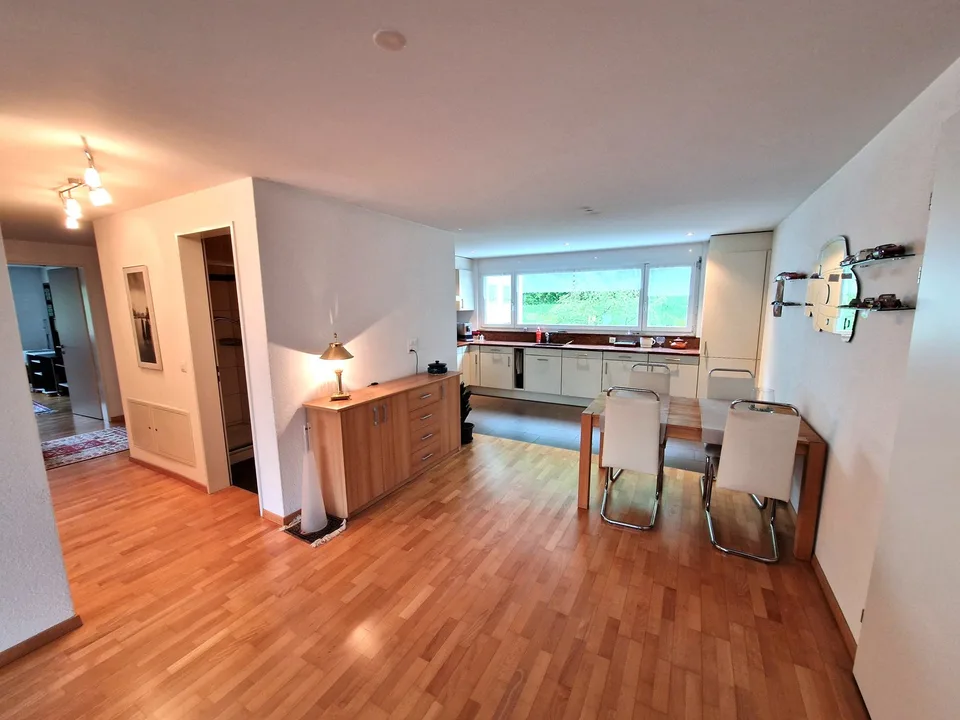 Appartement attractif de 4,5 pièces avec balcon et espace hobby/laverie privé – photo 8 sur 30