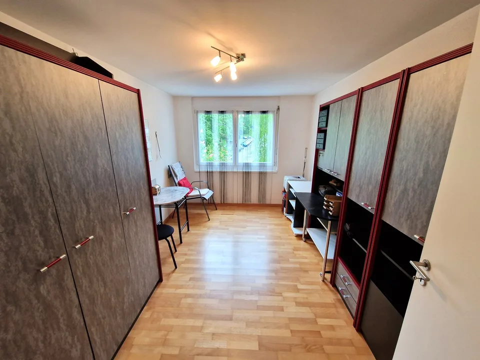 Appartement attractif de 4,5 pièces avec balcon et espace hobby/laverie privé – photo 16 sur 30