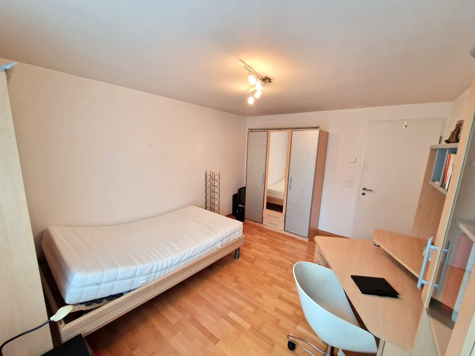 Appartement attractif de 4,5 pièces avec balcon et espace hobby/laverie privé – photo 19 sur 30
