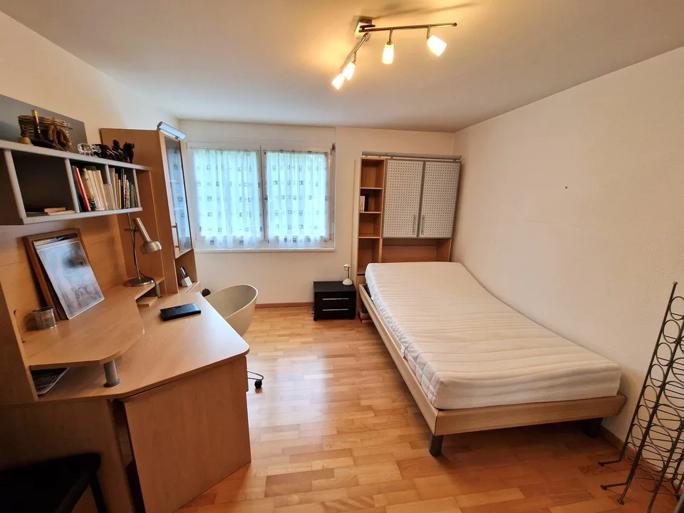 Appartement attractif de 4,5 pièces avec balcon et espace hobby/laverie privé – photo 18 sur 30