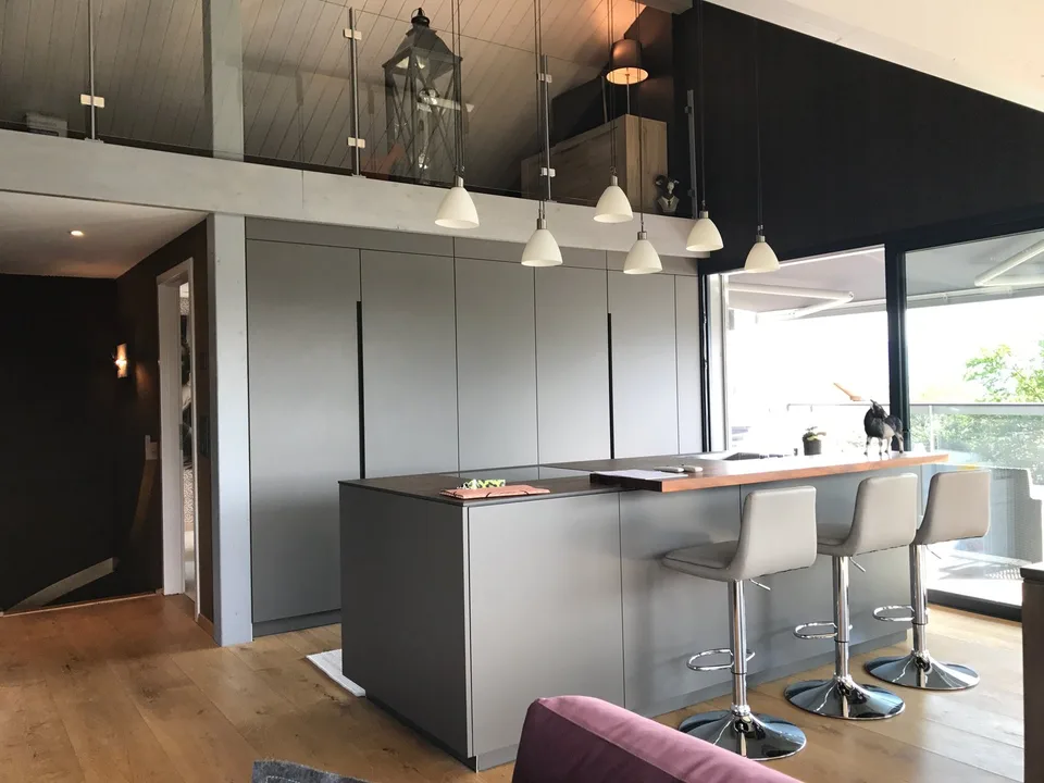 Prächtiges Dachgeschoss-Apartment mit 4.5 Zimmern in Pont-la-Ville – Foto 10 von 15