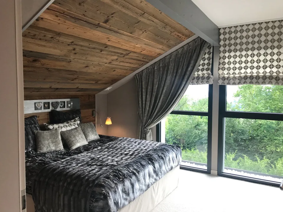 Prächtiges Dachgeschoss-Apartment mit 4.5 Zimmern in Pont-la-Ville – Foto 9 von 15