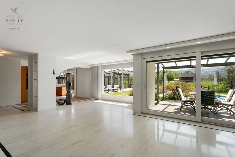 Elegantes Einfamilienhaus mit traumhafter Gartenanlage und Poolidylle – Foto 10 von 13