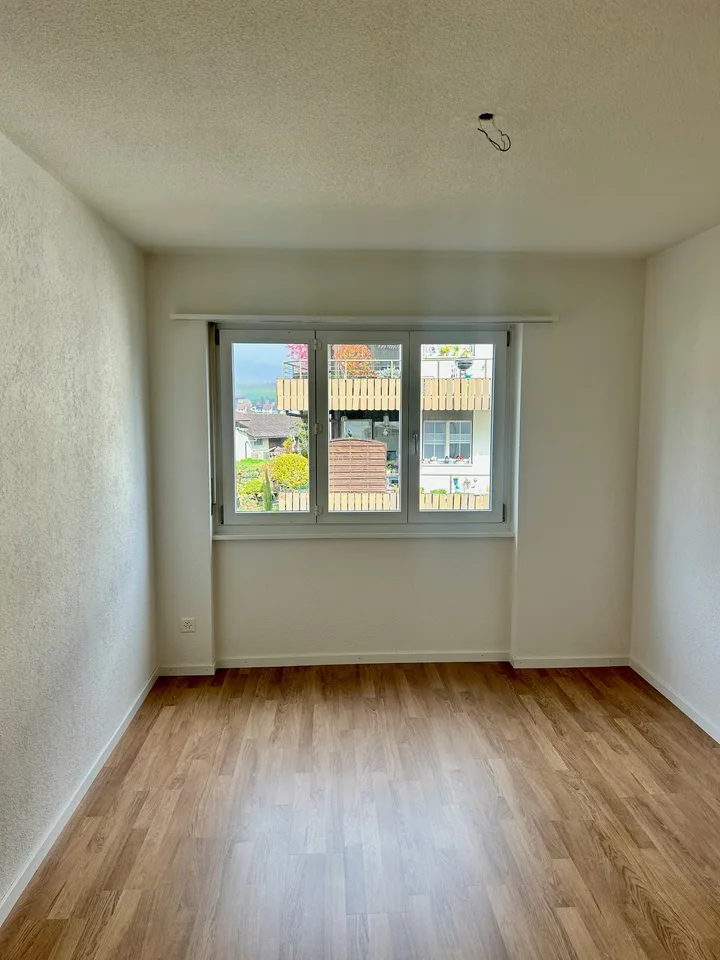 grosszügige 4.5-Zimmer-Wohnung mit sonnigem Balkon in Studen – Foto 14 von 16
