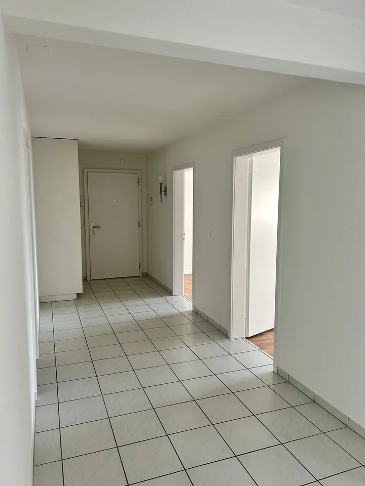 grosszügige 4.5-Zimmer-Wohnung mit sonnigem Balkon in Studen – Foto 16 von 16