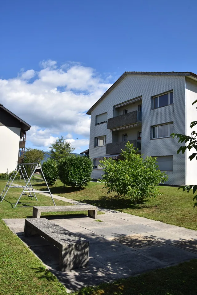 grosszügige 4.5-Zimmer-Wohnung mit sonnigem Balkon in Studen – Foto 2 von 16