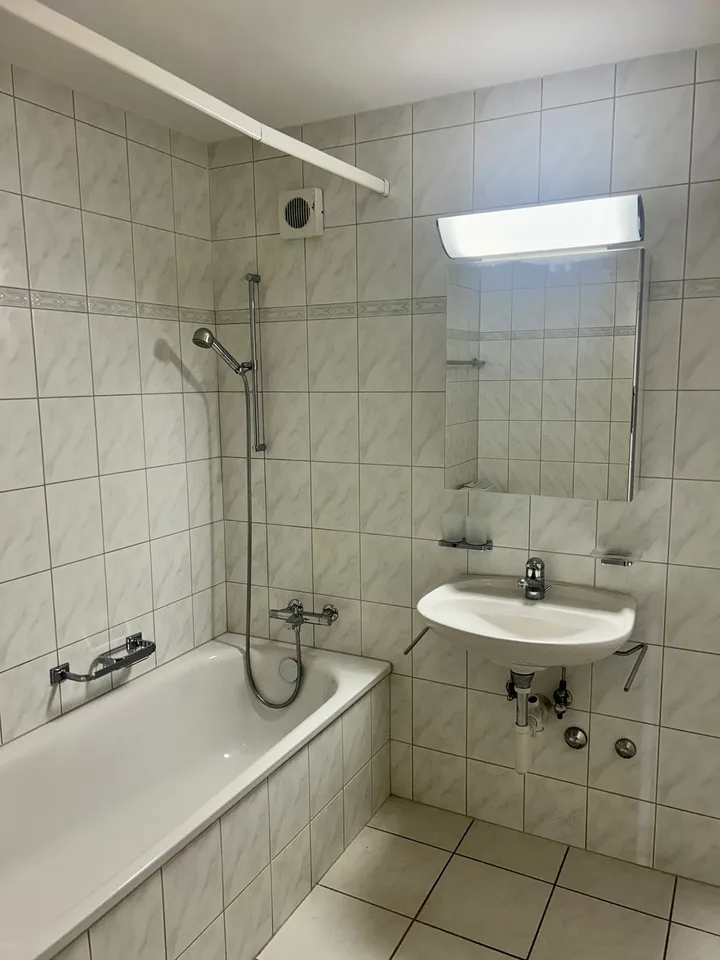 grosszügige 4.5-Zimmer-Wohnung mit sonnigem Balkon in Studen – Foto 10 von 16
