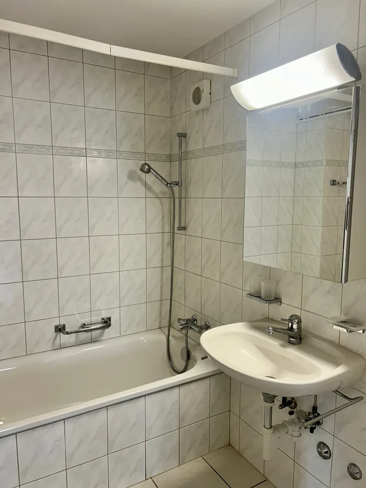 grosszügige 4.5-Zimmer-Wohnung mit sonnigem Balkon in Studen – Foto 11 von 16