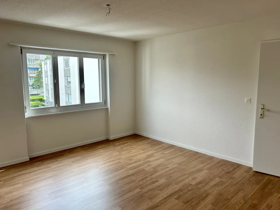 grosszügige 4.5-Zimmer-Wohnung mit sonnigem Balkon in Studen – Foto 15 von 16