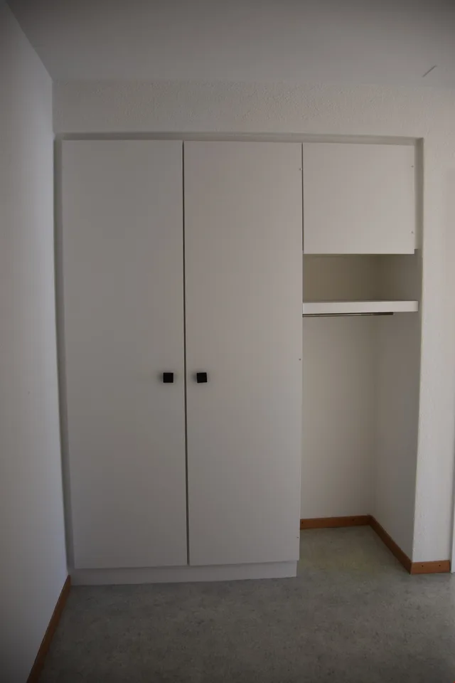 grosszügige 4.5-Zimmer-Wohnung mit sonnigem Balkon in Studen – Foto 6 von 16