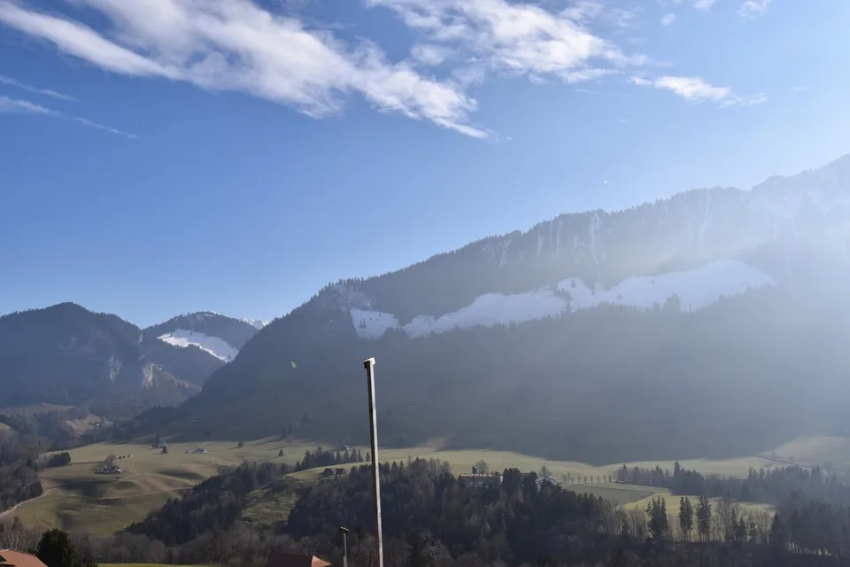 Architect-designed chalets with 4.5 rooms in Châtel-sur-Montsalvens – photo 9 of 11