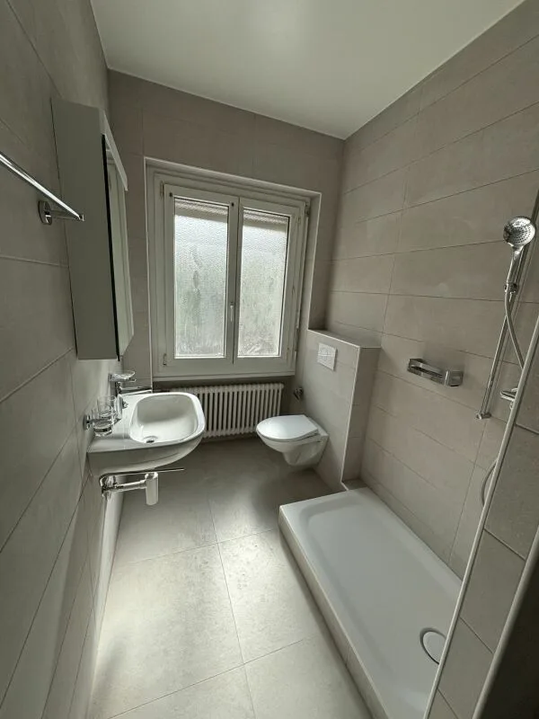 Wohnung mit 3 Zimmern komplett renoviert mit Balkon – Foto 6 von 8