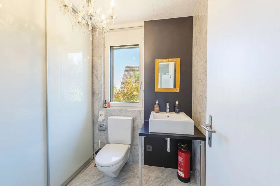 Maison unifamiliale conviviale avec jardin spacieux et piscine – photo 8 sur 13
